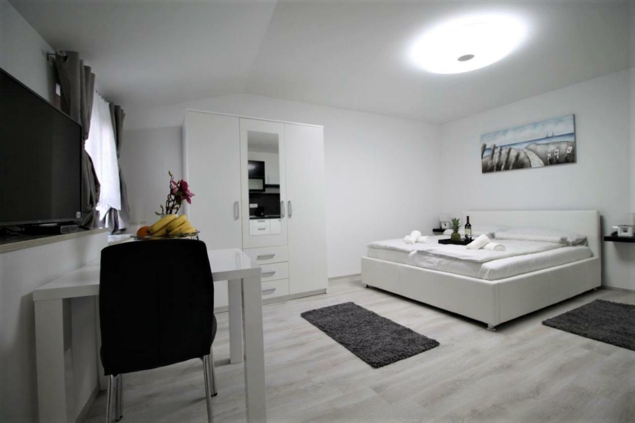 Arbel Apartments Пореч Екстер'єр фото